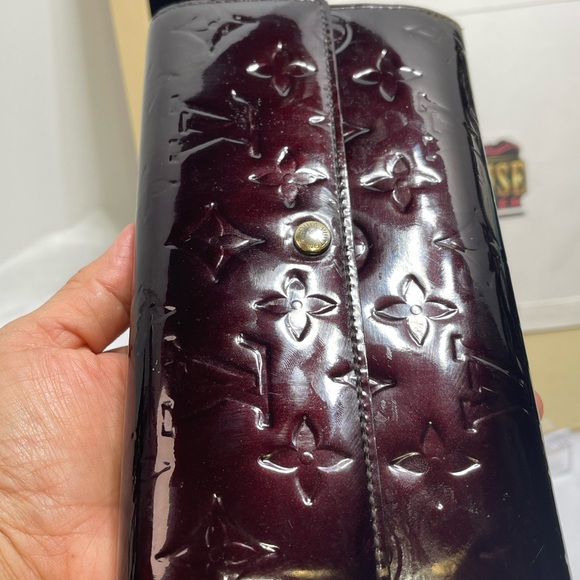 Louis Vuitton Sarah Wallet in Vernis Amarante , pre loved. Wallet only. - Picture 13 of 15